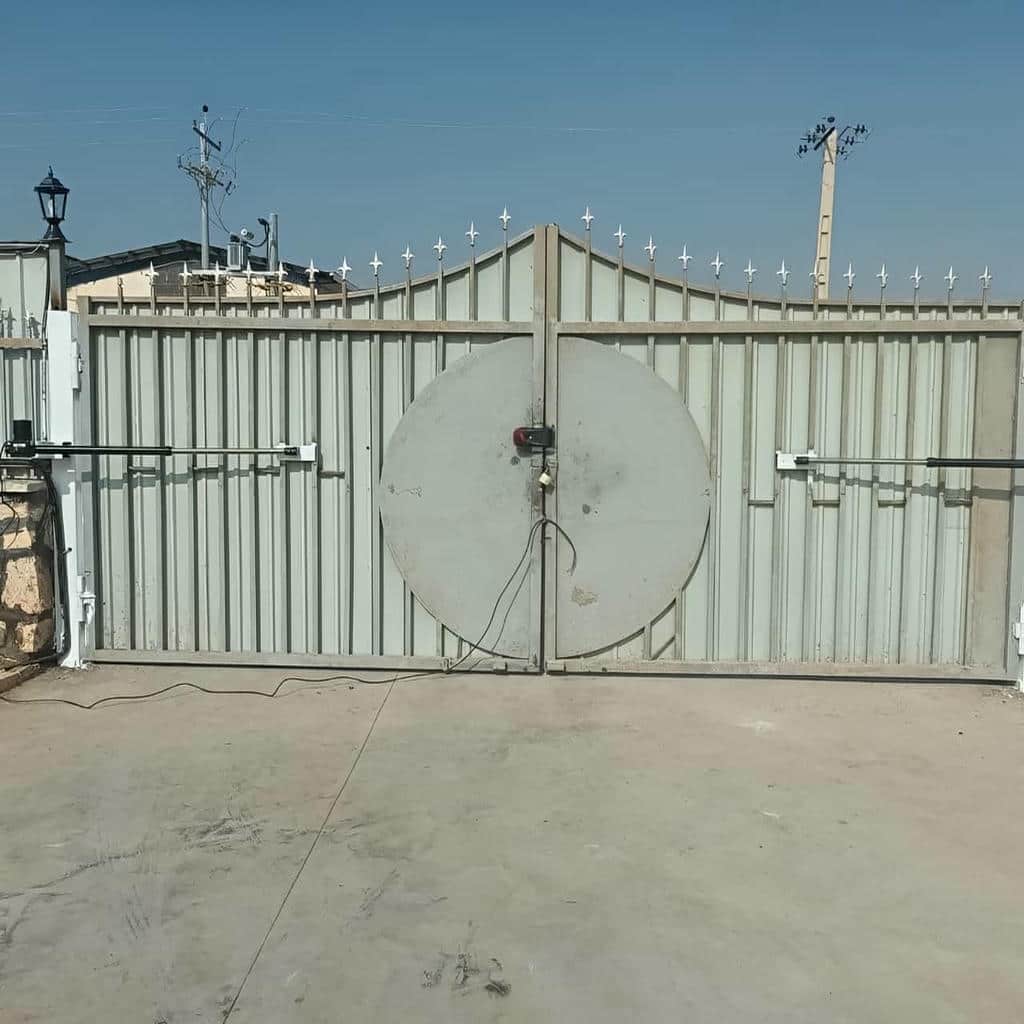 خلاص کن دستی جک ایرانی درب پارکینگ کنار موتور