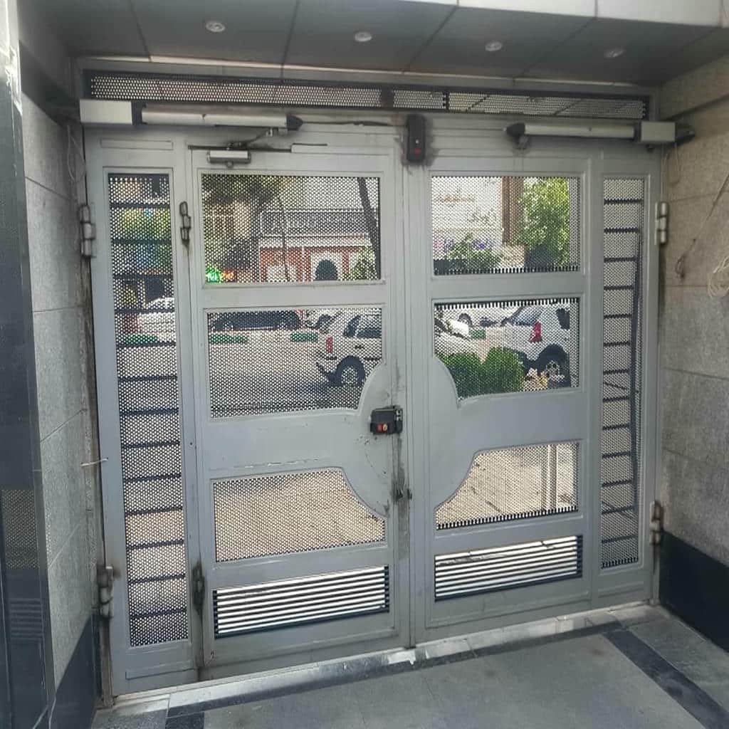 برد فرمان موتور جک پارکینگی اتوماتیک داخل باکس کنترل