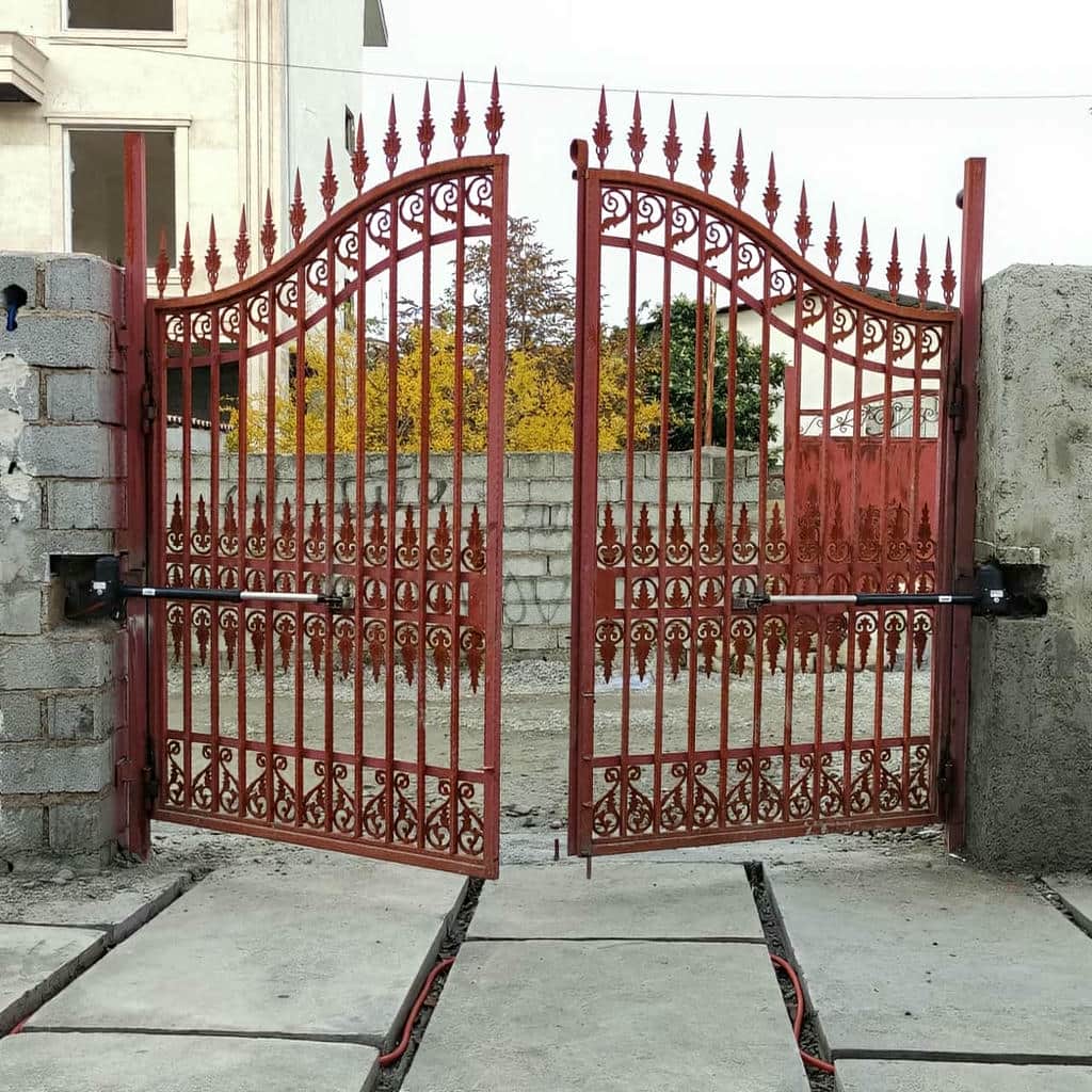 موتور جک درب ویلایی اتوماتیک کنار لنگه ورودی