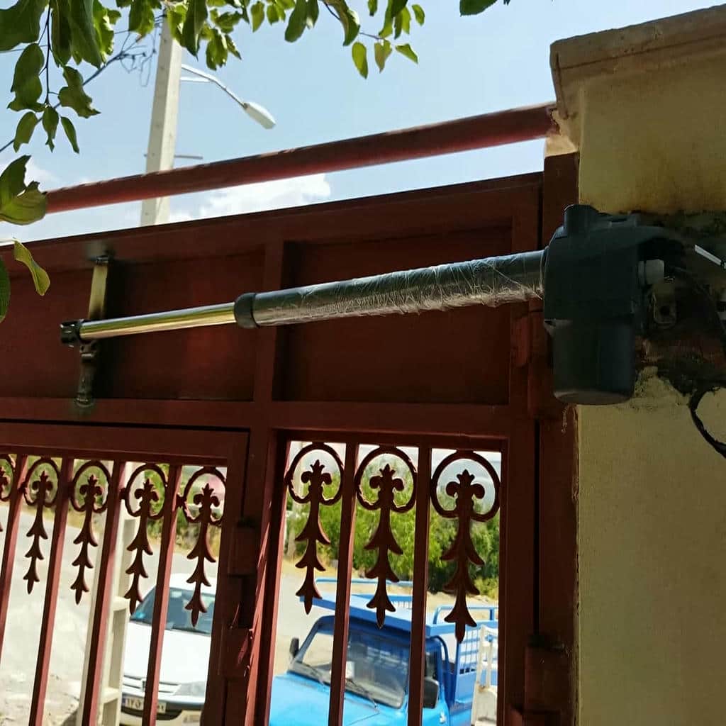 یراق مقاوم جک لولایی درب پارکینگ روی درب ویلایی