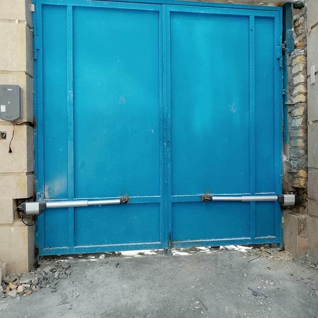 خلاص کن دستی جک پارکینگی پرتردد کنار موتور