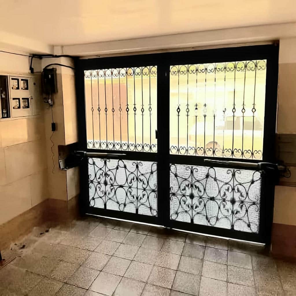 نصب فتوسل ایمنی جک پارکینگ کنار درب ریلی