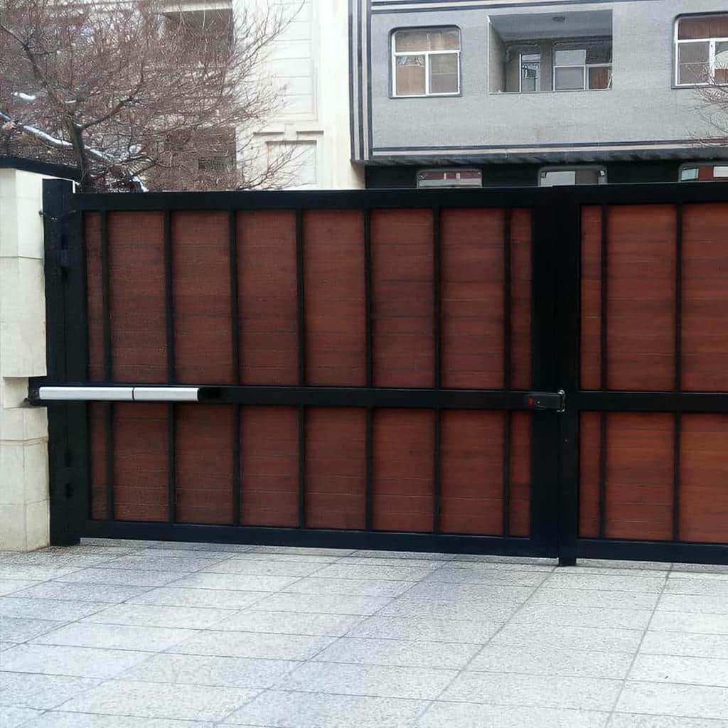 فتوسل جک پارکینگی با تردد کم کنار مسیر خودرو