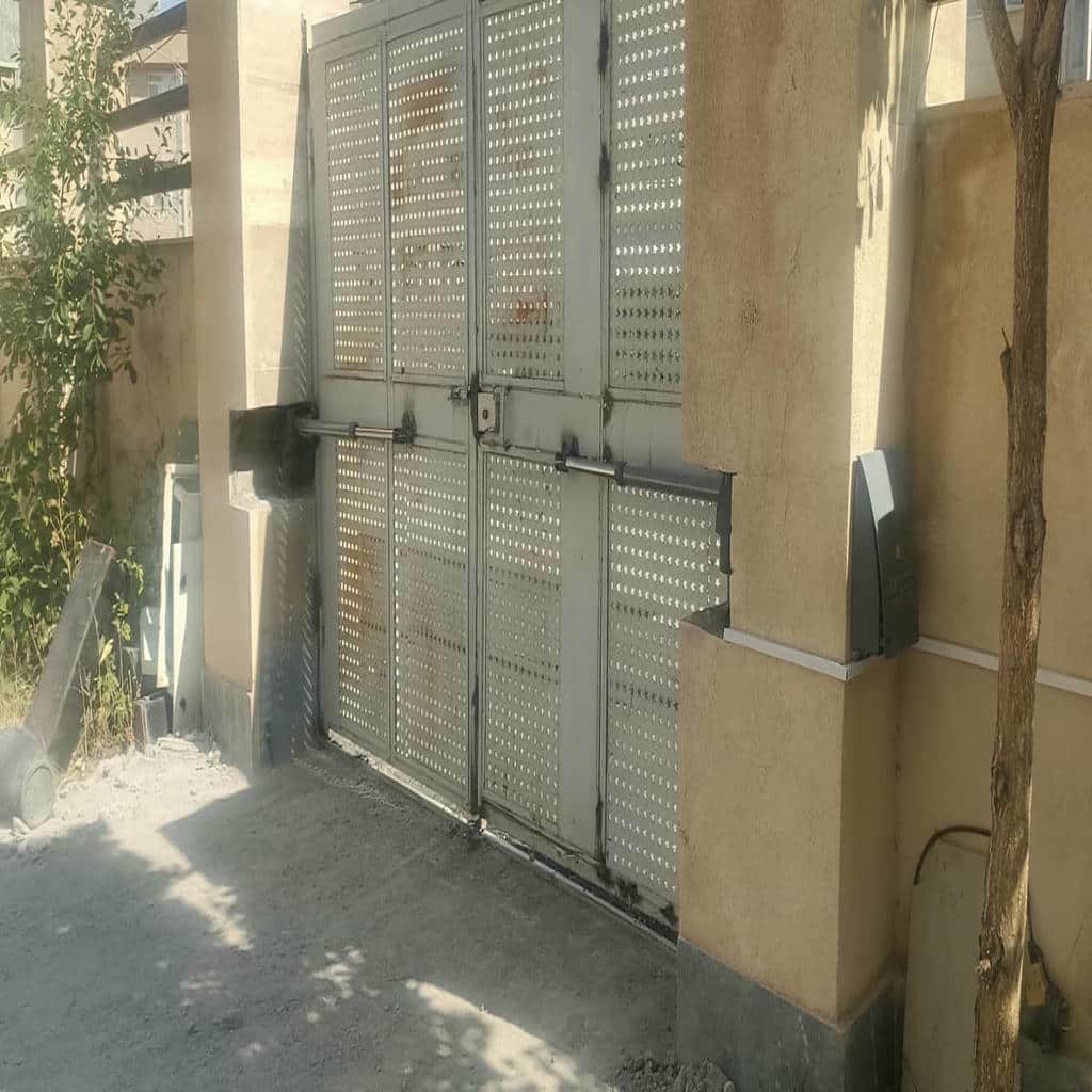 پایه نصب جک هیدرولیک درب پارکینگ با جوش محکم