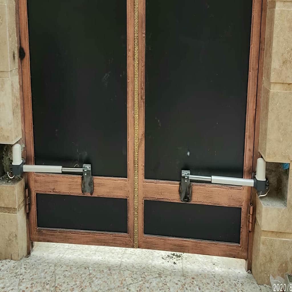 موتور جک درب حیاط سنگین کنار لنگه بزرگ