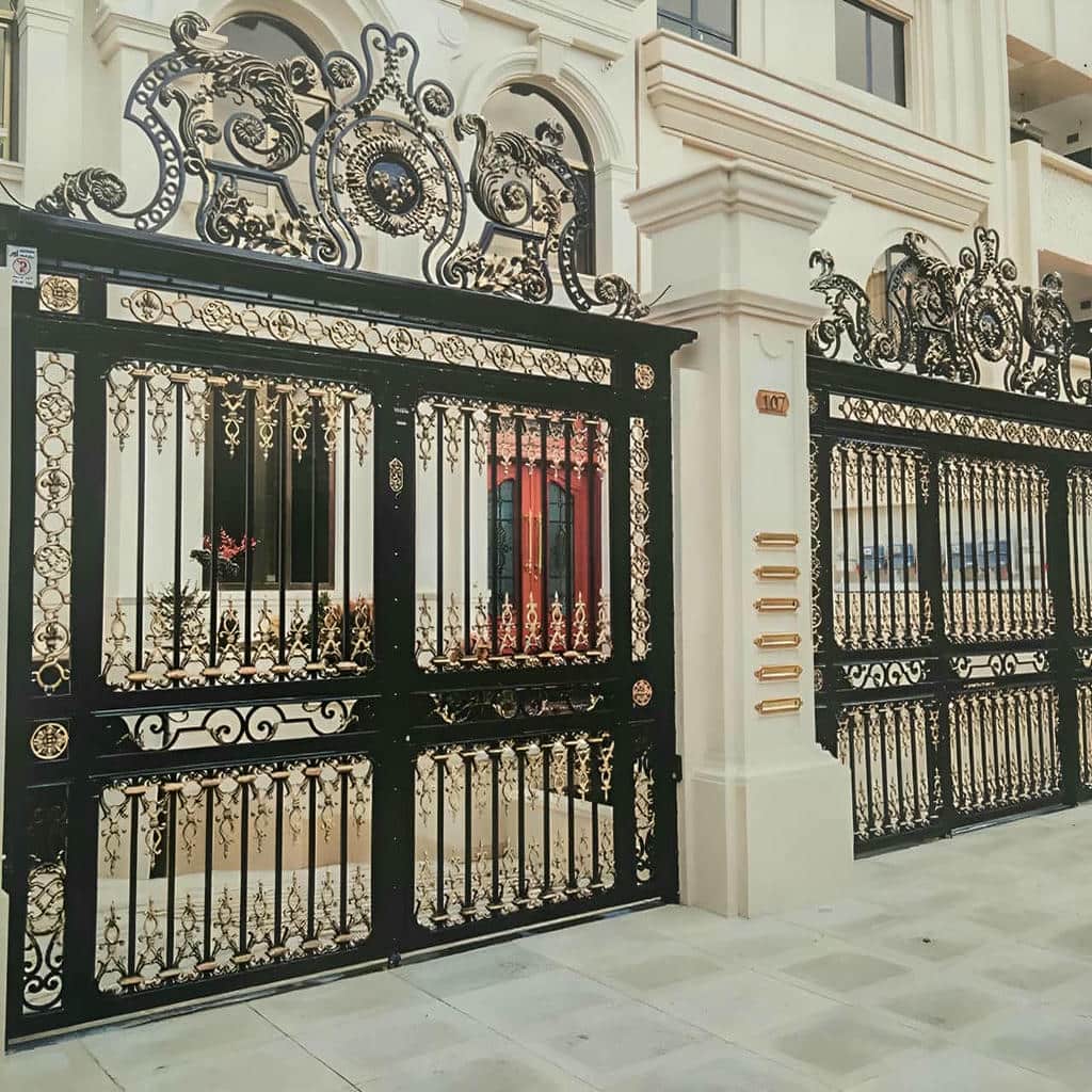 درب پارکینگ حیاط با لولای مقاوم و حرکت نرم