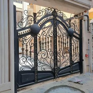 درب پارکینگ دو لنگه با فریم تقویت شده و رنگ مقاوم