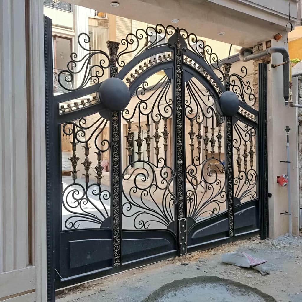 درب پارکینگ دو لنگه با فریم تقویت شده و رنگ مقاوم