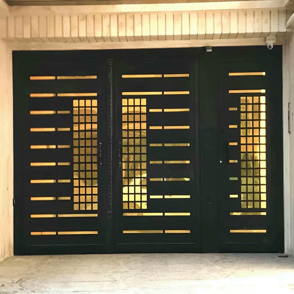 درب حیاط ماشین رو با ریل روان برای پارکینگ