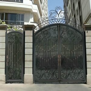درب پارکینگ آهنی ساده با فریم تقویت شده و رنگ مقاوم