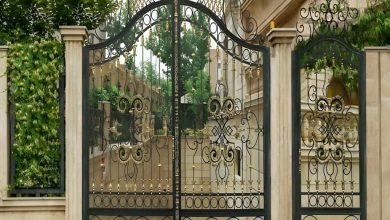 درب حیاط مشکی با فریم محکم و رنگ مات