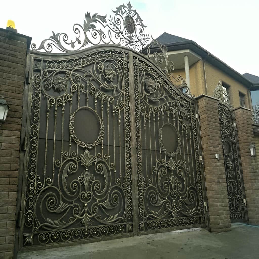 درب حیاط کشویی با چرخ مقاوم و حرکت نرم