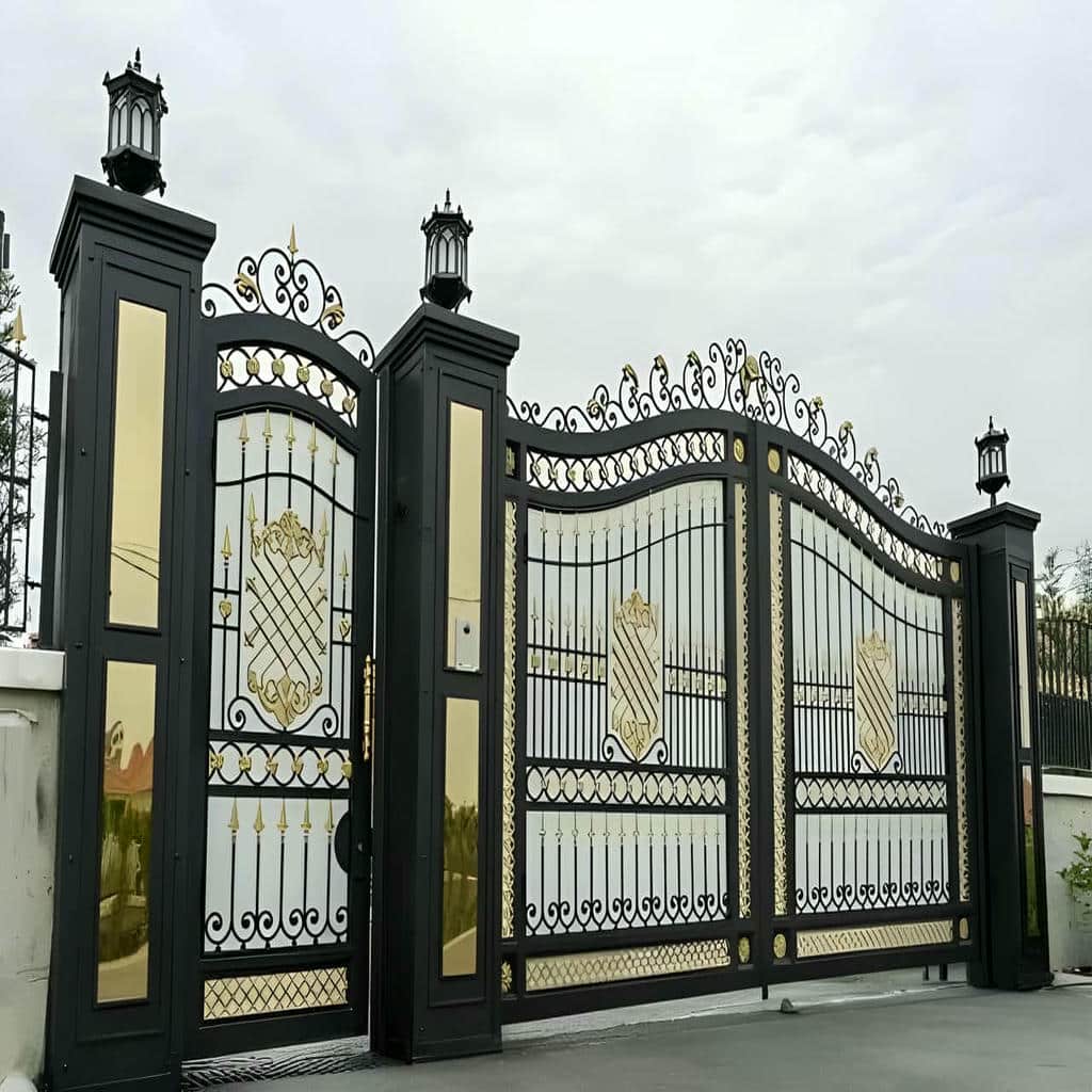 درب فلزی cnc با نصب دقیق روی ستون ورودی