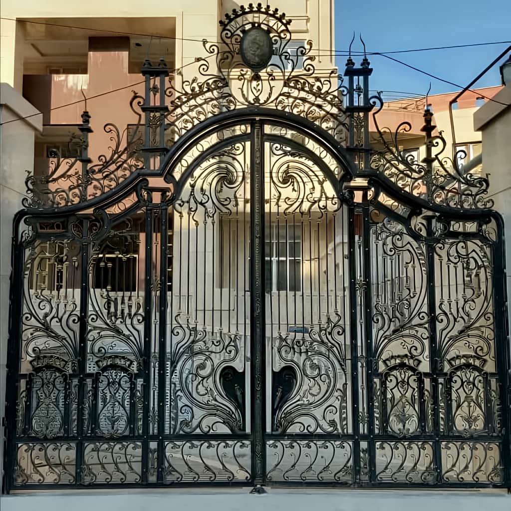 درب پارکینگ cnc با جوشکاری تمیز روی شاسی اصلی