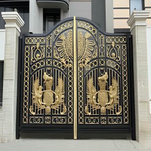 درب حیاط سفید طلایی با فریم محکم و رنگ روشن