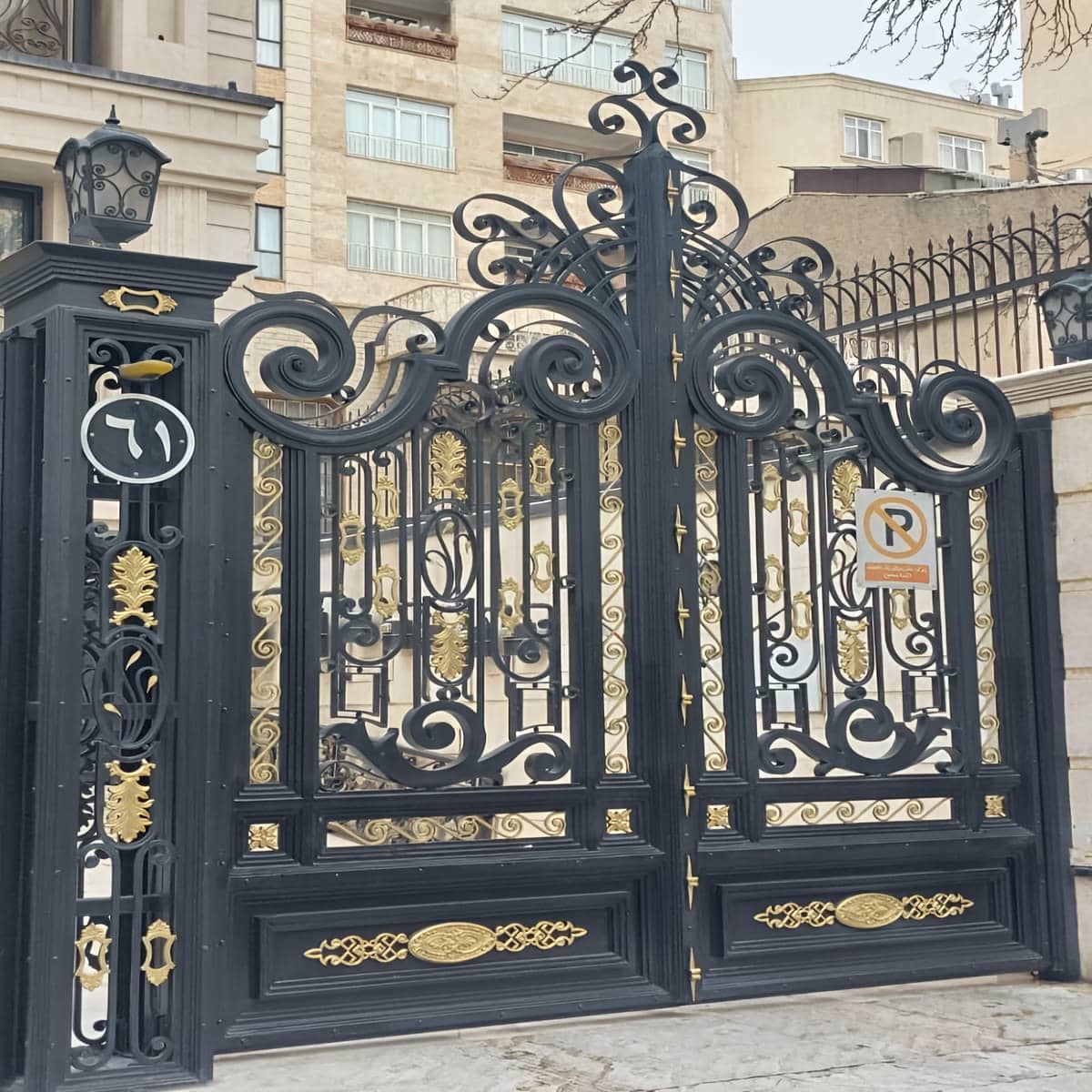 درب ویلایی فرفورژه با فریم مستحکم در ورودی اصلی 8 نمونه درب ویلایی فرفورژه کلاسیک