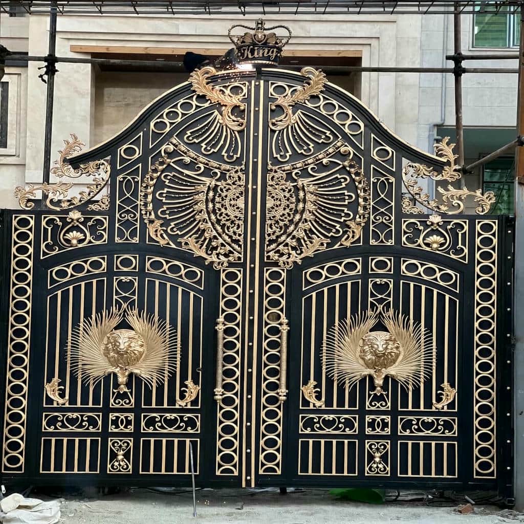 درب پارکینگ سنگین با شاسی تقویت شده و رنگ مقاوم