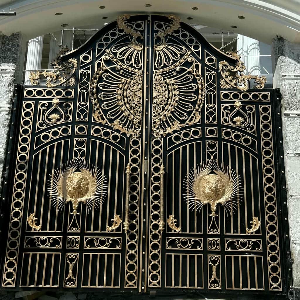 درب ویلایی سفید طلایی لوکس با پوشش ضد زنگ برای حیاط