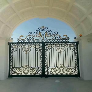 درب فلزی طرح چوب با قفل مقاوم و دستگیره فلزی