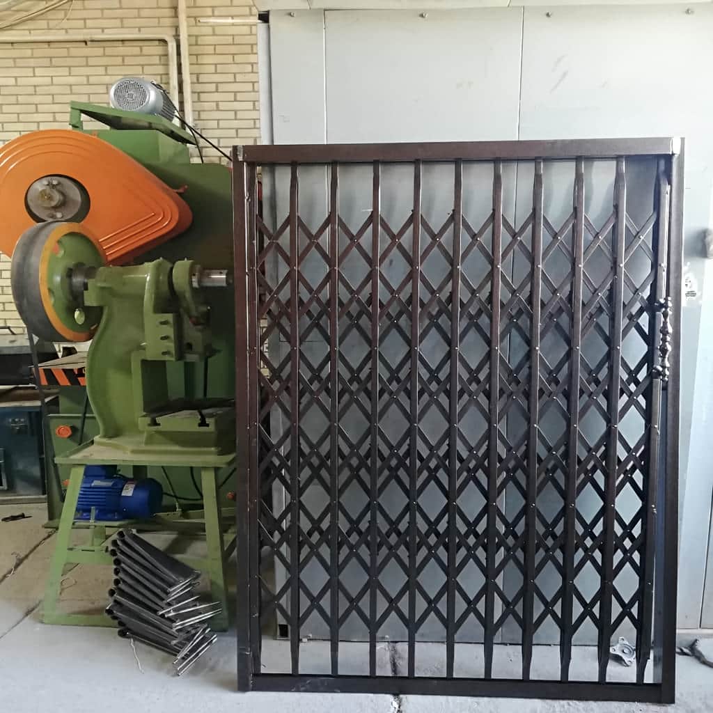 حفاظ آکاردئونی لوزی آپارتمانی