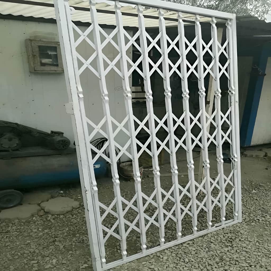 حفاظ مناسب ایام سفر با درب آکاردئونی ورودی حفاظ مناسب ایام سفر برای امنیت خانه خالی