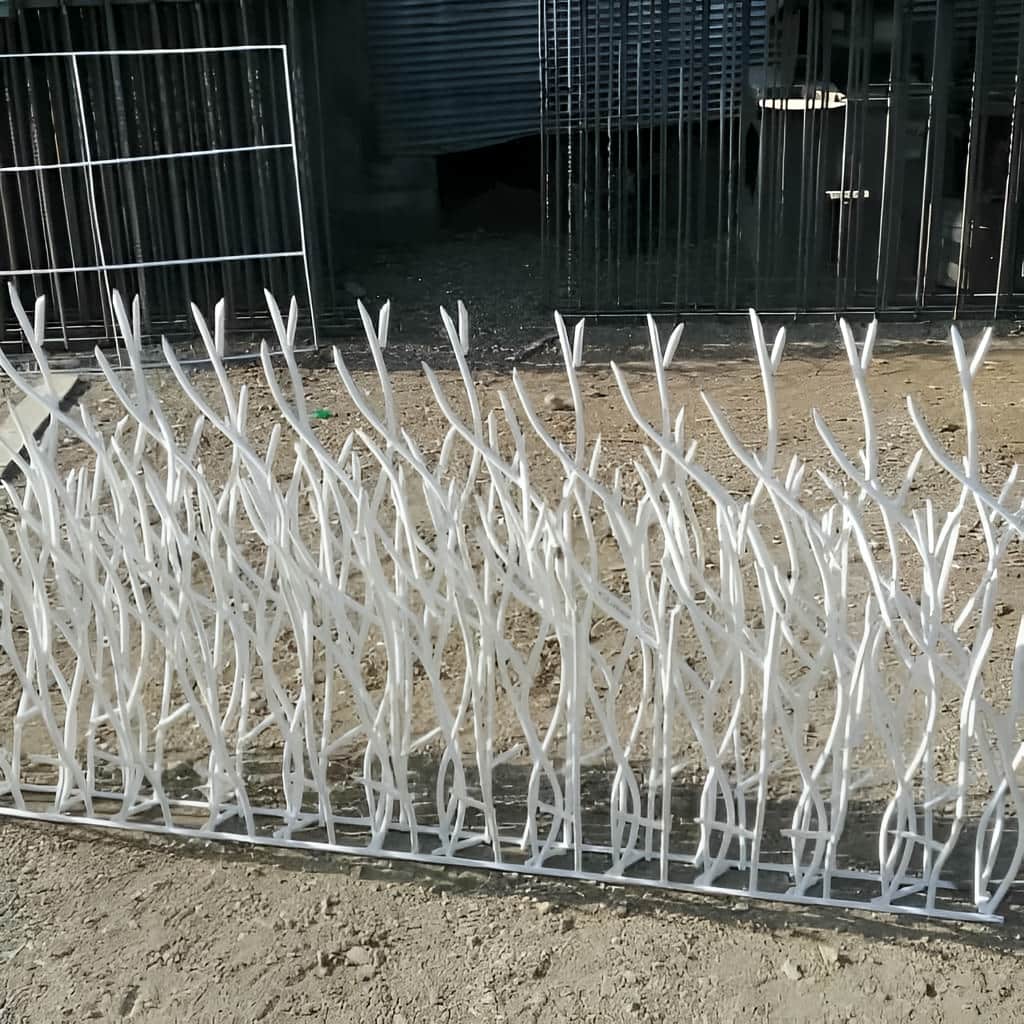 حفاظ بوته ای هنگام اندازه گیری دیوار قدیمی حفاظ بوته ای هنگام اندازه گیری دیوار قدیمی
