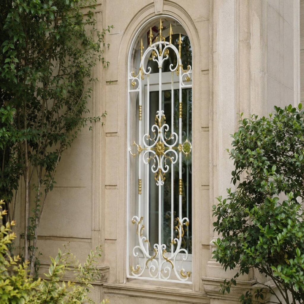 حفاظ پنجره فرفورژه هنگام مشاوره برای فضای کم عرض