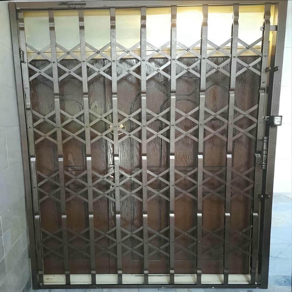 حفاظ متحرک در نمونه کار نصب شده حفاظ متحرک در نمونه کار نصب شده