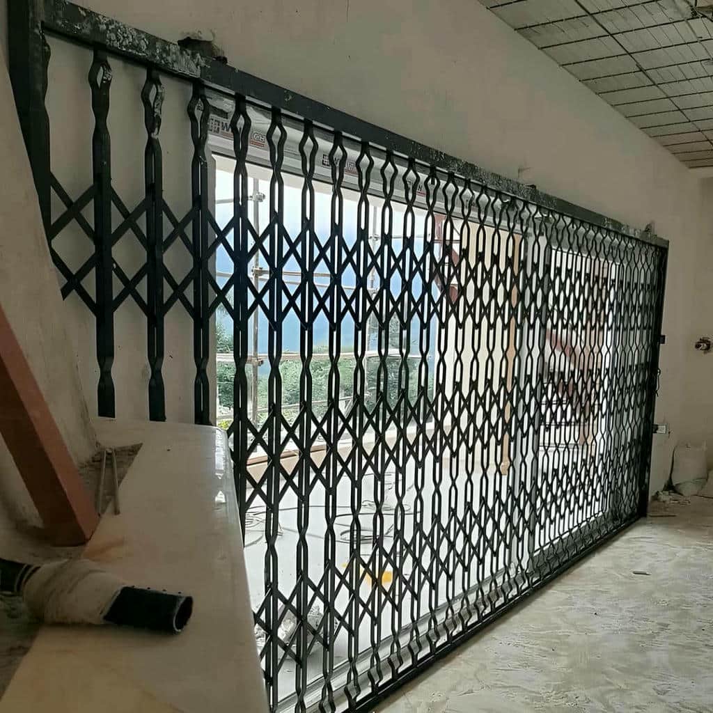 گارد درب آپارتمان سفارشی با مونتاژ منظم