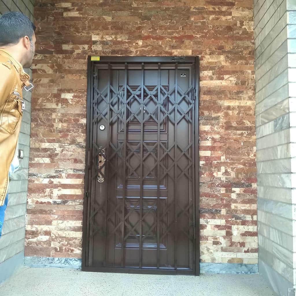 حفاظ ضربدری آکاردئونی با قفل فلزی مستحکم