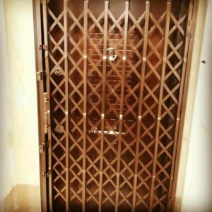 حفاظ درب ضد سرقت در نمونه کار نصب شده