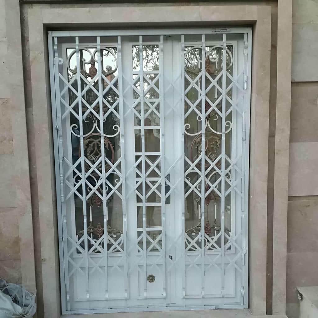 گارد درب آپارتمان سفارشی در نمونه کار دهانه بزرگ گارد درب آپارتمان سفارشی در نمونه کار دهانه بزرگ