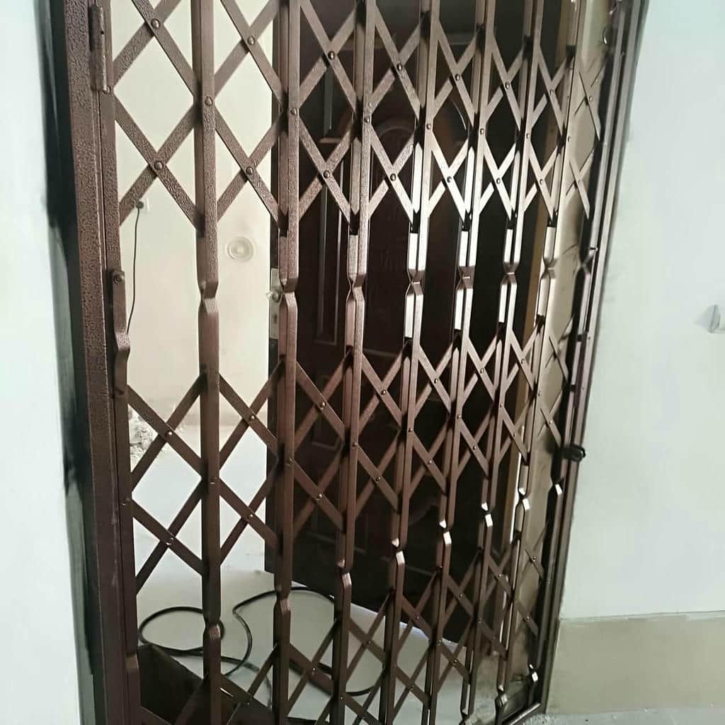 مرکز تخصصی فروش حفاظ ضربدری آکاردئونی سفارشی با ریل قفل تسمه و پرچ های مقاوم