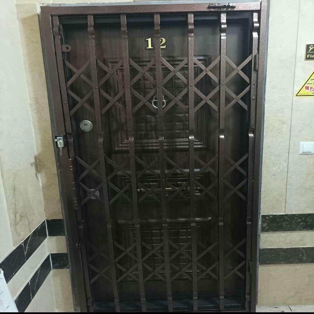 نرده آکاردئونی در مرحله اندازه گیری دقیق