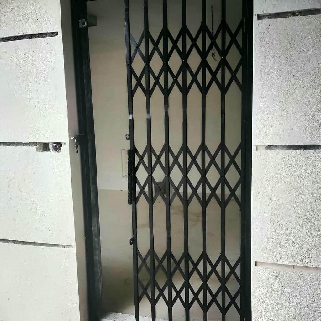 نرده آکاردئونی با متریال فلزی مقاوم