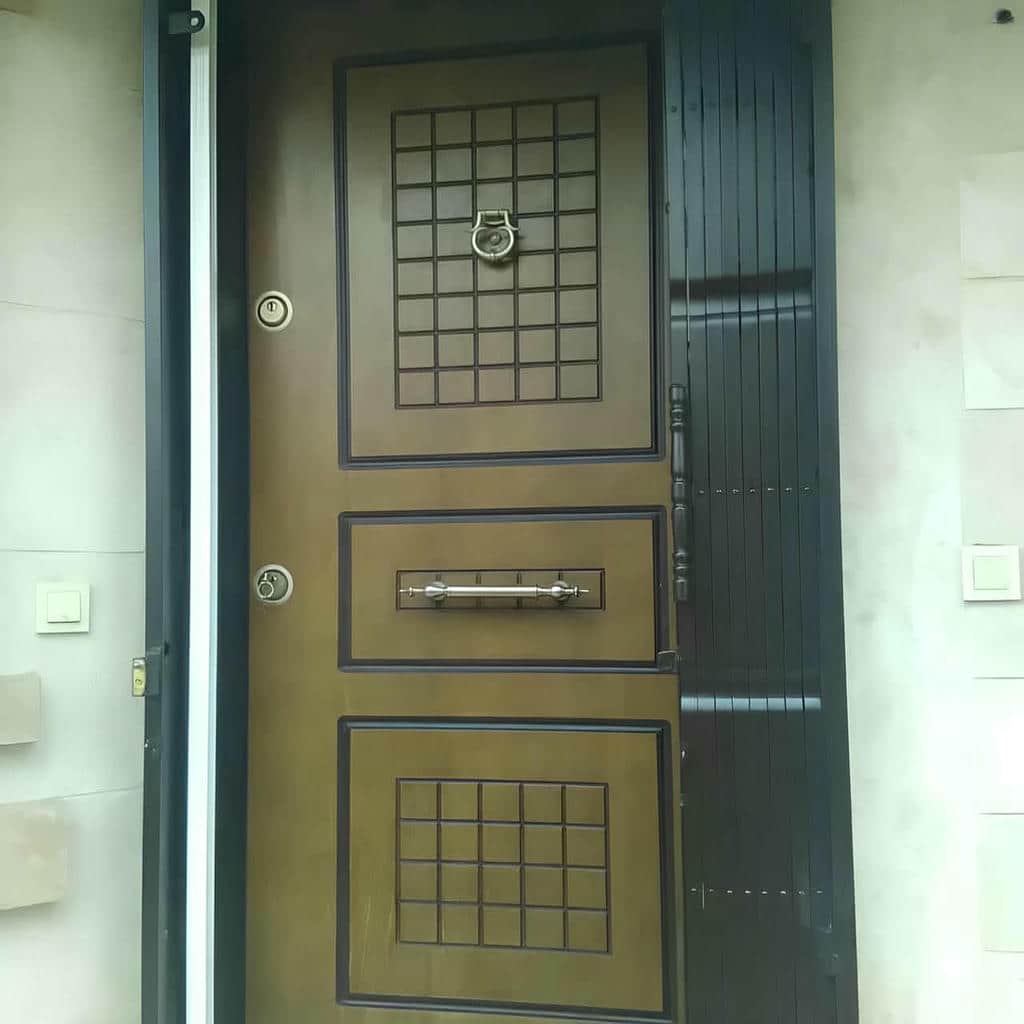 درب آکاردئونی آپارتمان در نمونه کار فضای محدود