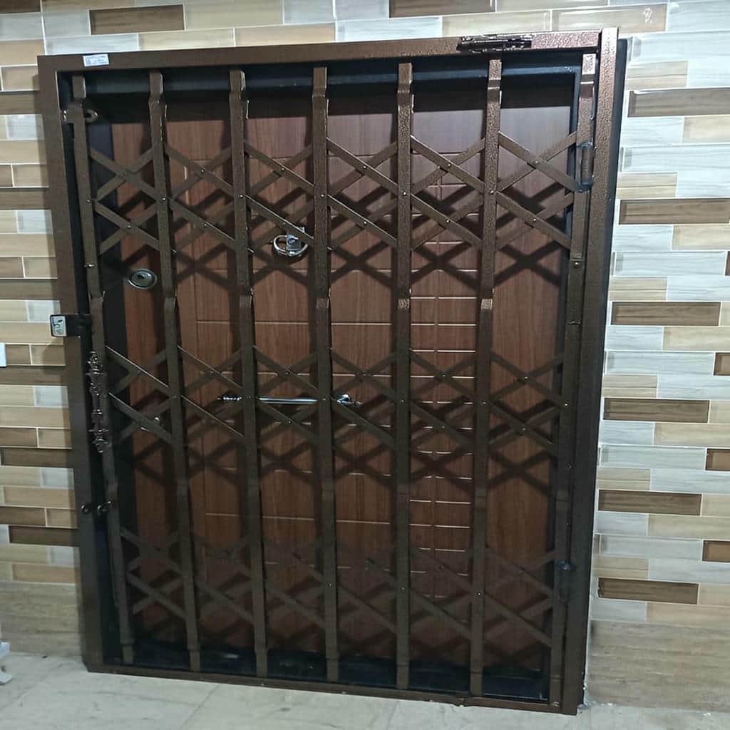 حفاظ ریلی درب در مرحله مشاوره تخصصی