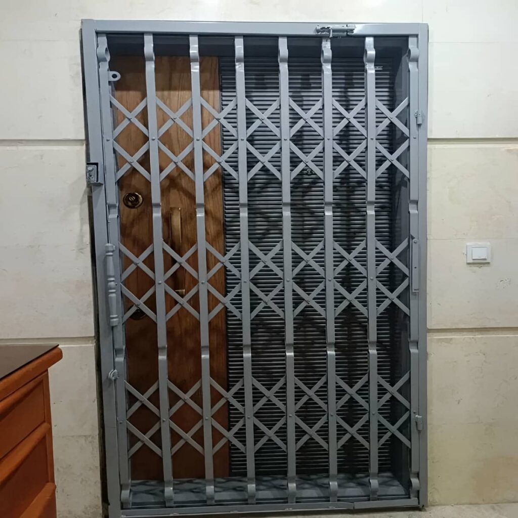 حفاظ درب ضد سرقت در مرحله اندازه گیری