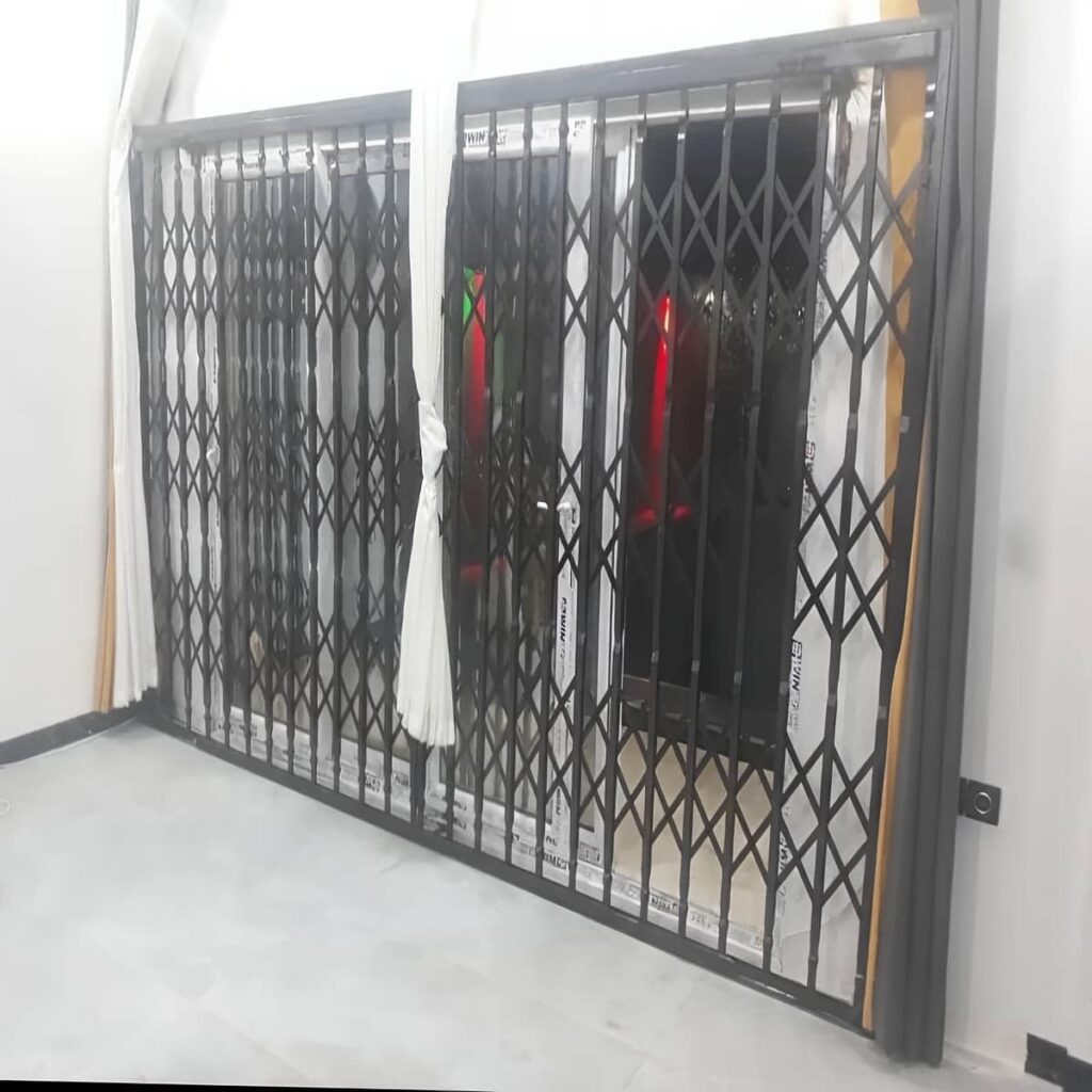 حفاظ کرکره ای با طرح متناسب با فرم نما حفاظ کرکره ای با طرح متناسب با فرم نما