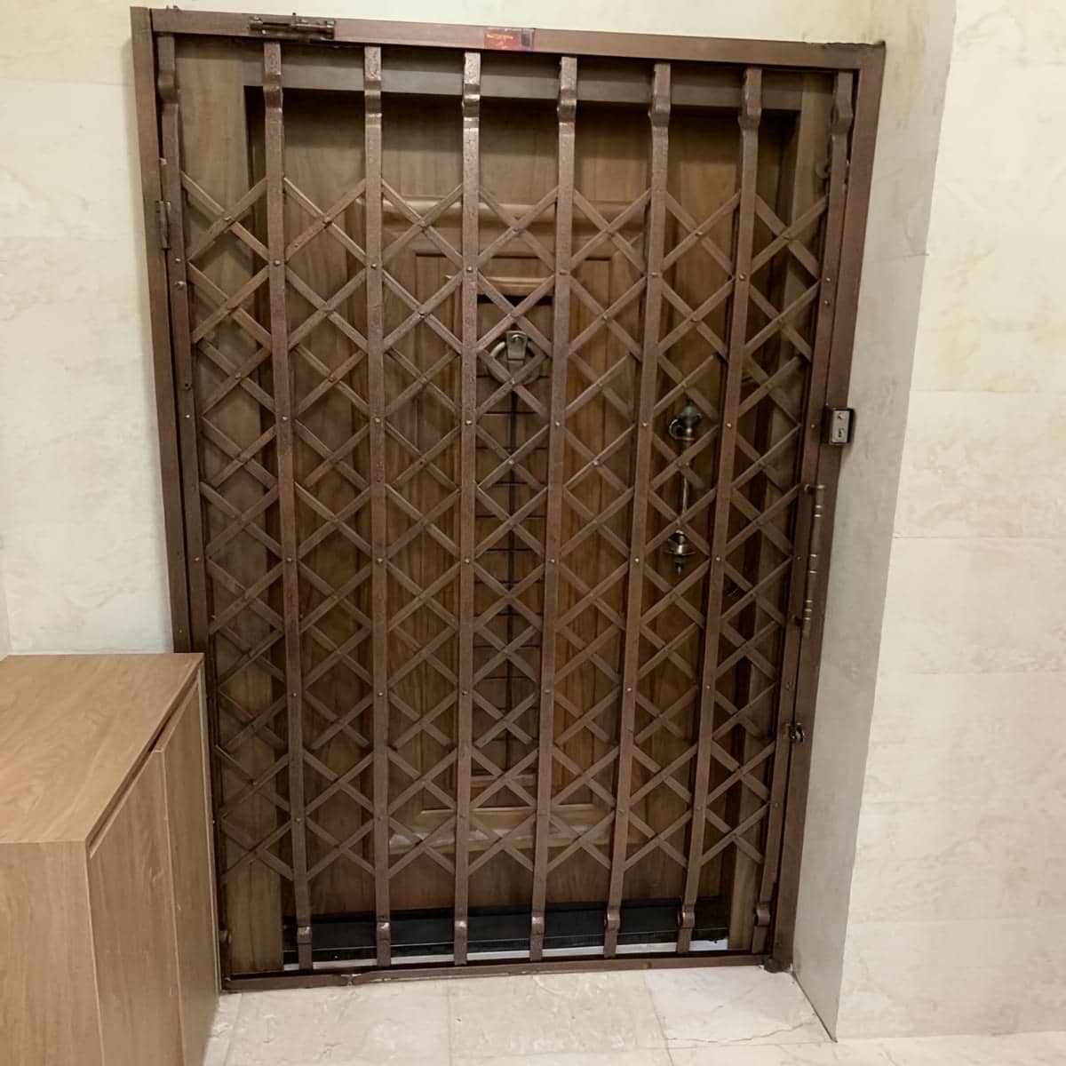 مرکز تخصصی فروش حفاظ کرکره ای با رنگ و طرح هماهنگ با نما