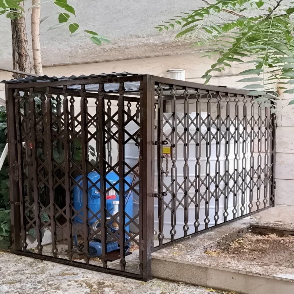درب آکاردئونی با اتصالات منظم و دقیق درب آکاردئونی با اتصالات منظم و دقیق