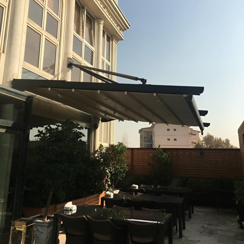 سایبان حیاط با موتور آماده بررسی عملکرد سایبان حیاط با موتور آماده بررسی عملکرد