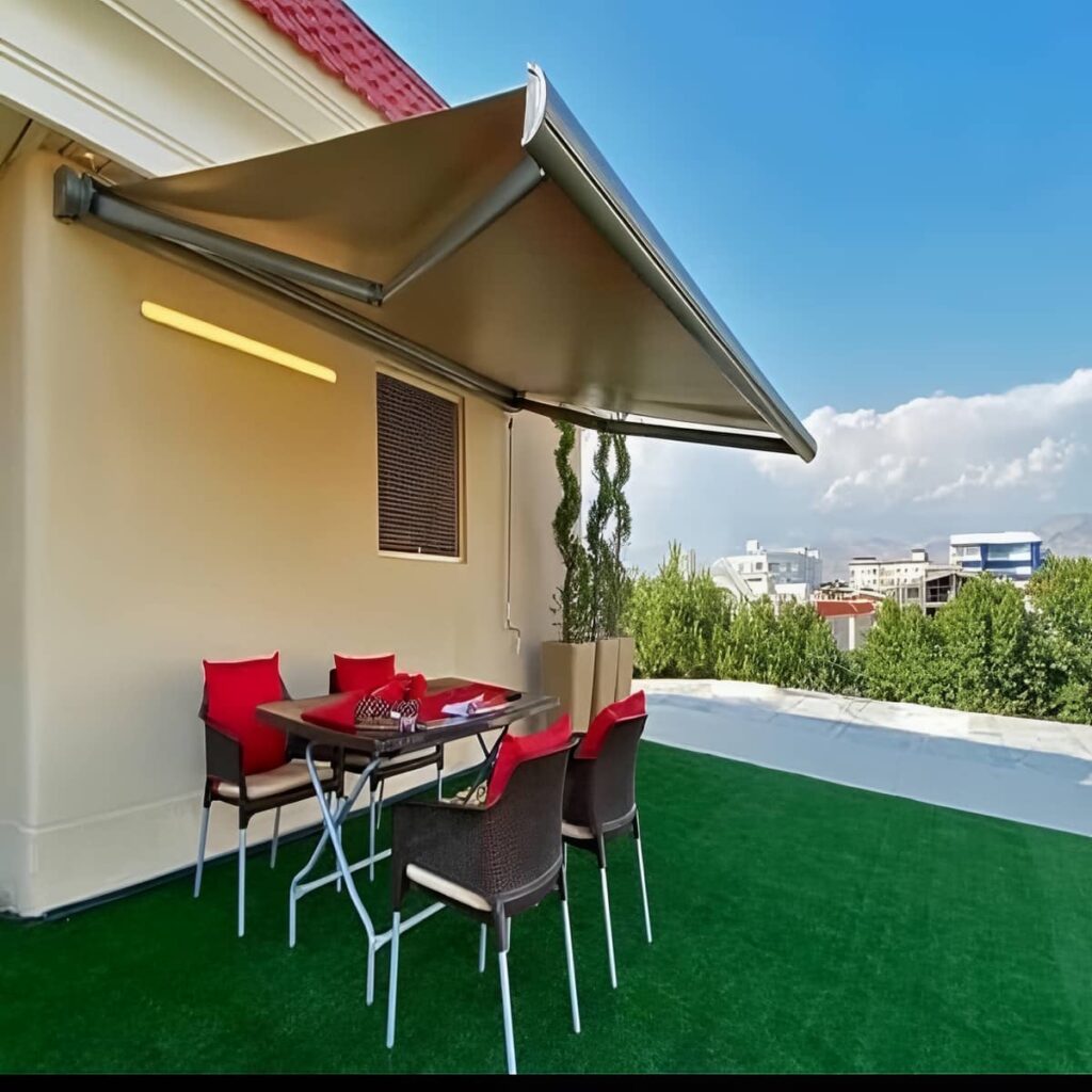 سایبان دوطرفه در مرحله اندازه گیری محل نصب