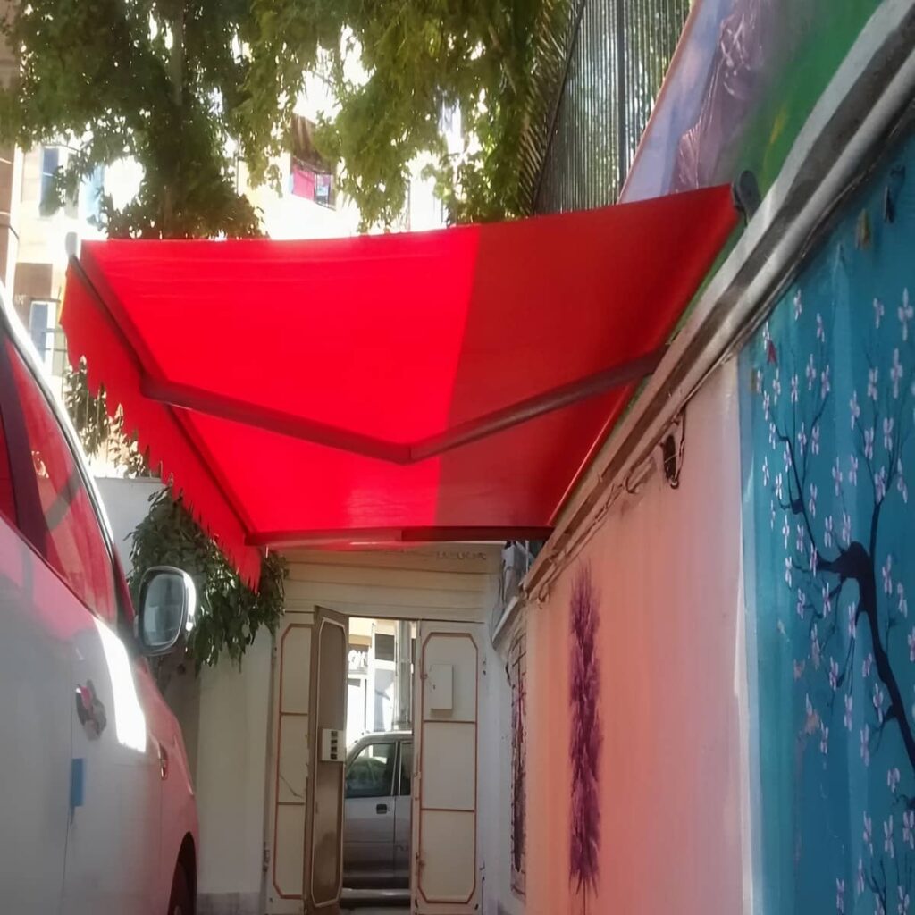 سایبان ریموت دار با طرح هماهنگ با نمای روشن