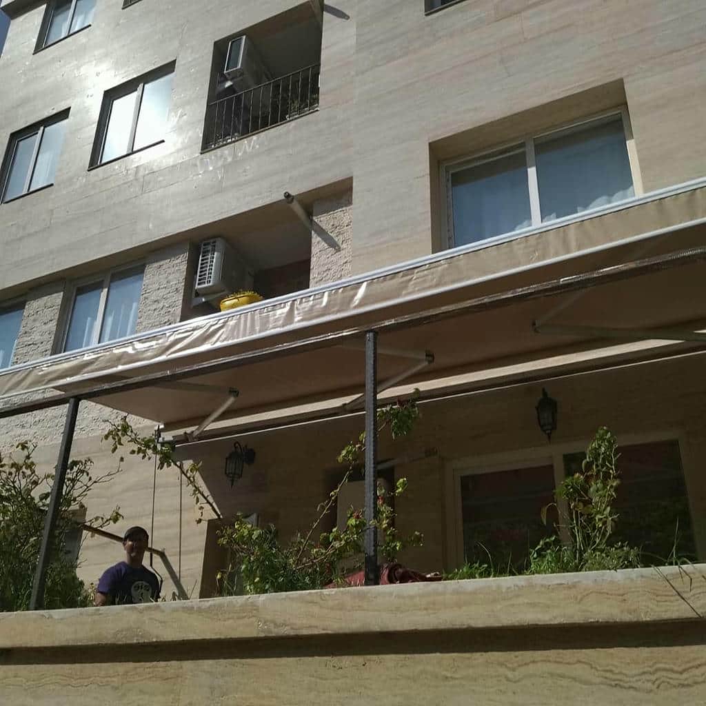 سایبان دوطرفه با پایه مرکزی و اتصالات منظم سایبان دوطرفه با پایه مرکزی و اتصالات منظم