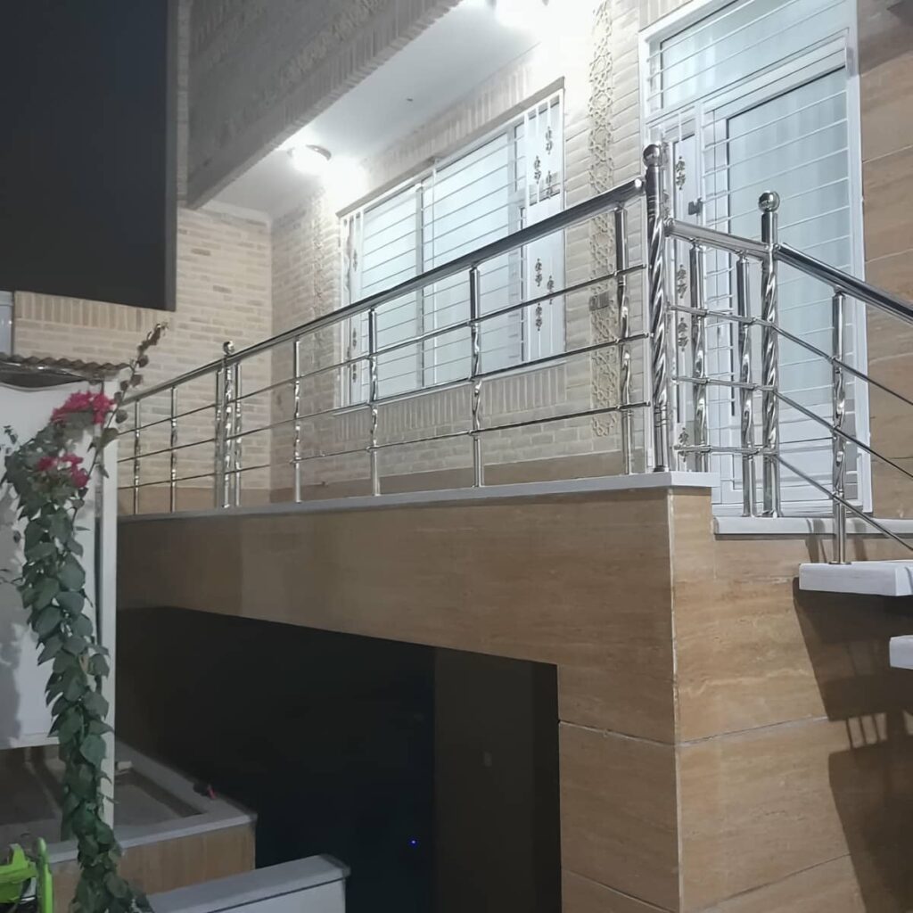 نرده تراس در نمونه اجرای سفارشی دهانه بزرگ