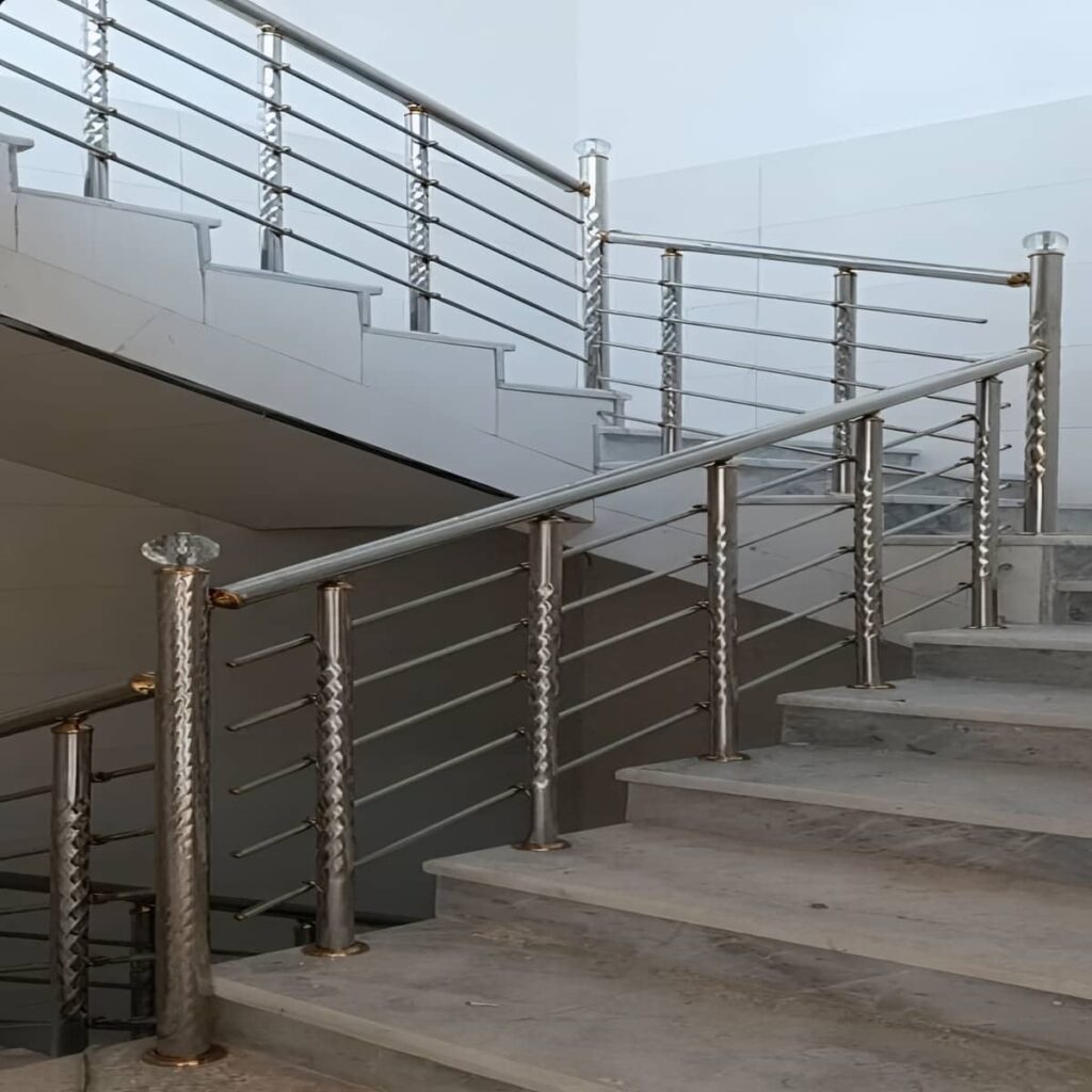 نرده استیل بالکن در مرحله بررسی متریال پروژه