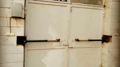 جک پارکینگی بازویی روی درب فلزی ویلا