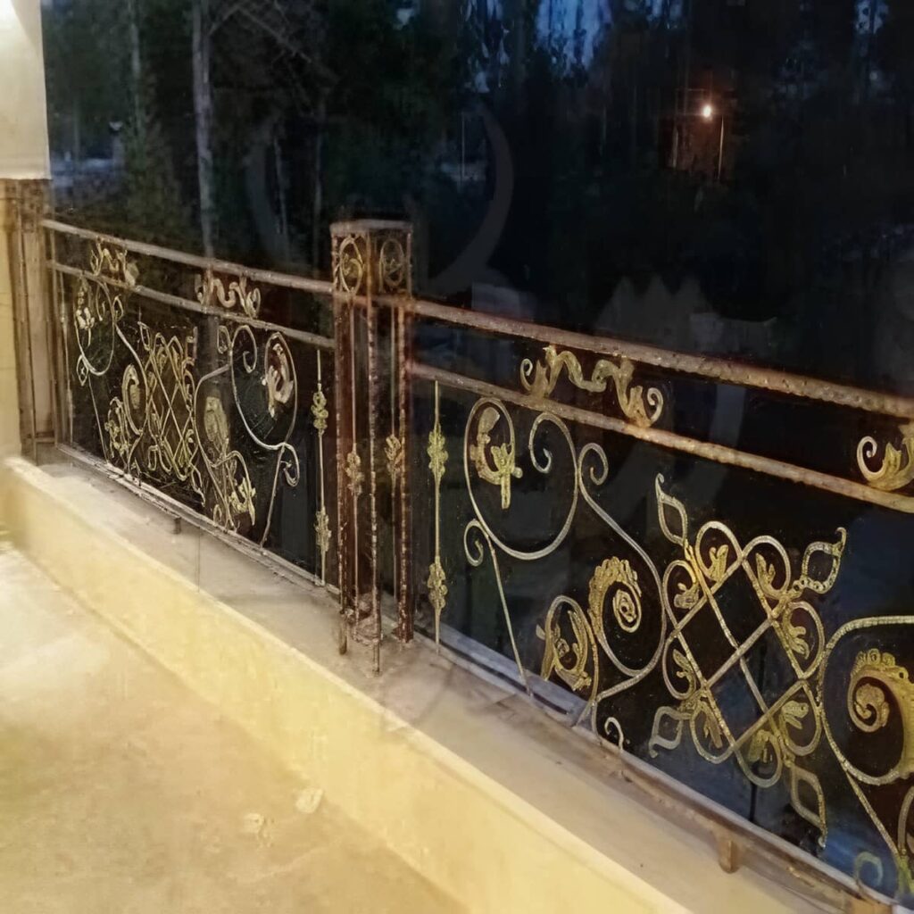 نرده بالکن با اتصالات مقاوم در نمونه اجرای حرفه ای