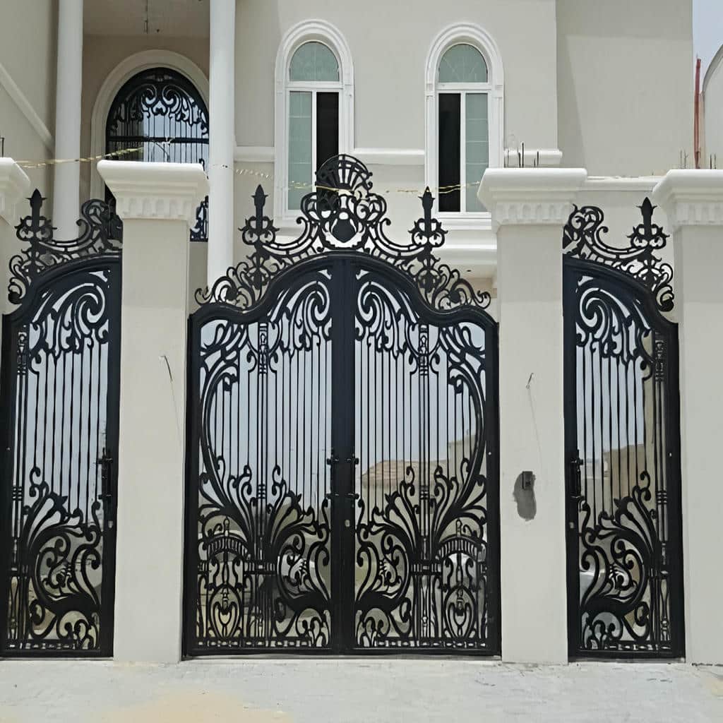 درب لوکس ویلا در مرحله بررسی کیفیت متریال